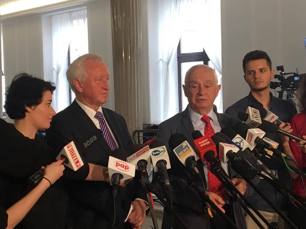 Zemke: Polski rząd nie sięga po pieniądze z UE na pomoc poszkodowanym w nawałnicach